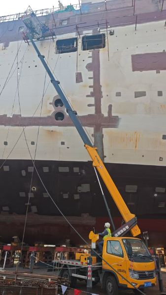 18米直臂登高车更换屋顶施工现场